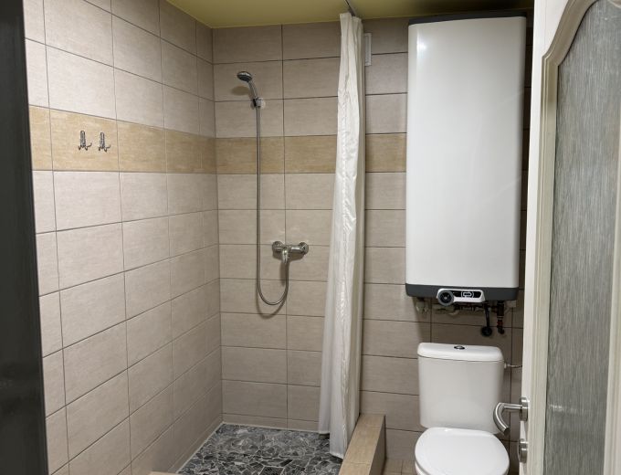 Koupelna třílůžkového pokoje penzionu Kamínek v Nových Hradech