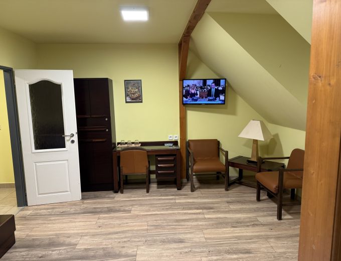 Třílůžkový pokoj penzionu Kamínek v Nových Hradech